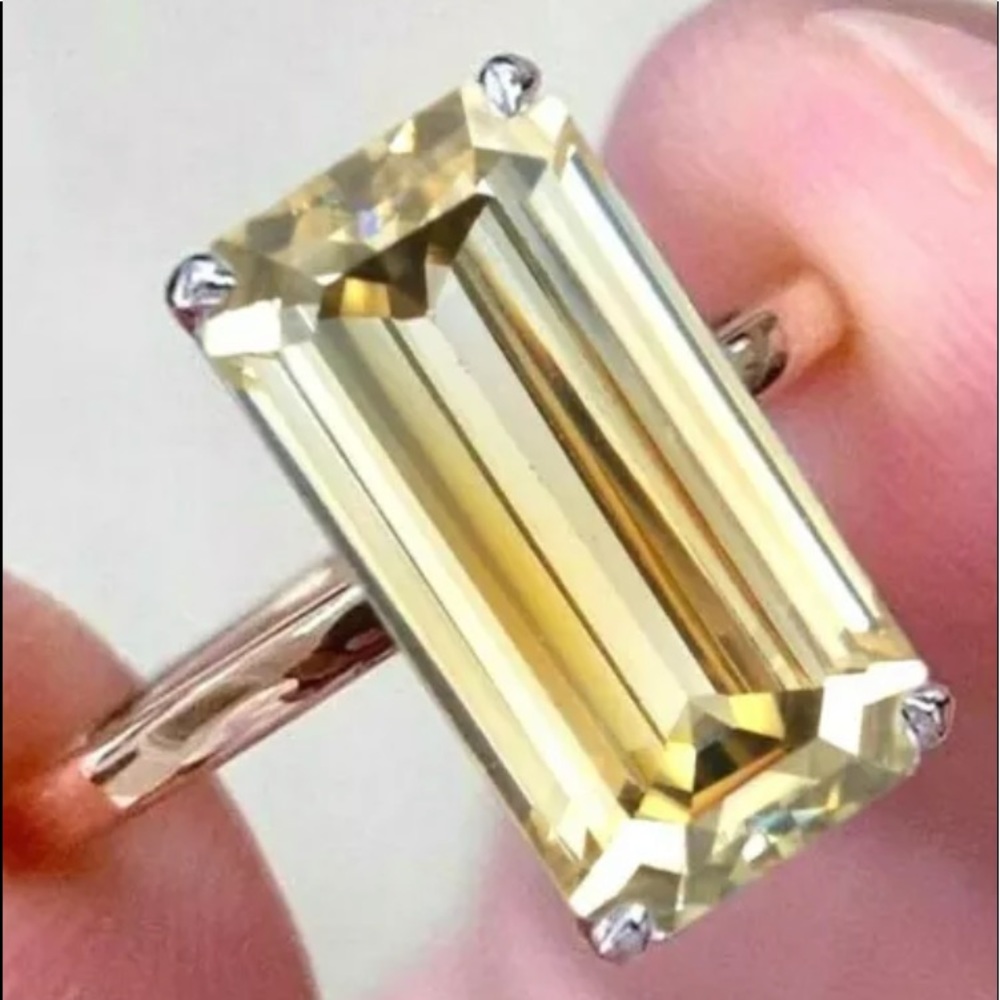 Gorgeous rare 11.35 karats Certified Champagne Diamond Solitaire Ring size 7